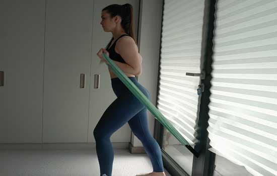 Standing 1-arm low bicep curl